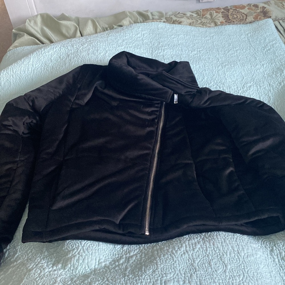 Beautiful black jacket - Picture 3 of 4